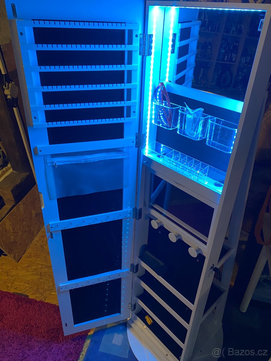 Zrcadlová skříňka na šperky otočná s osvětlením - 9