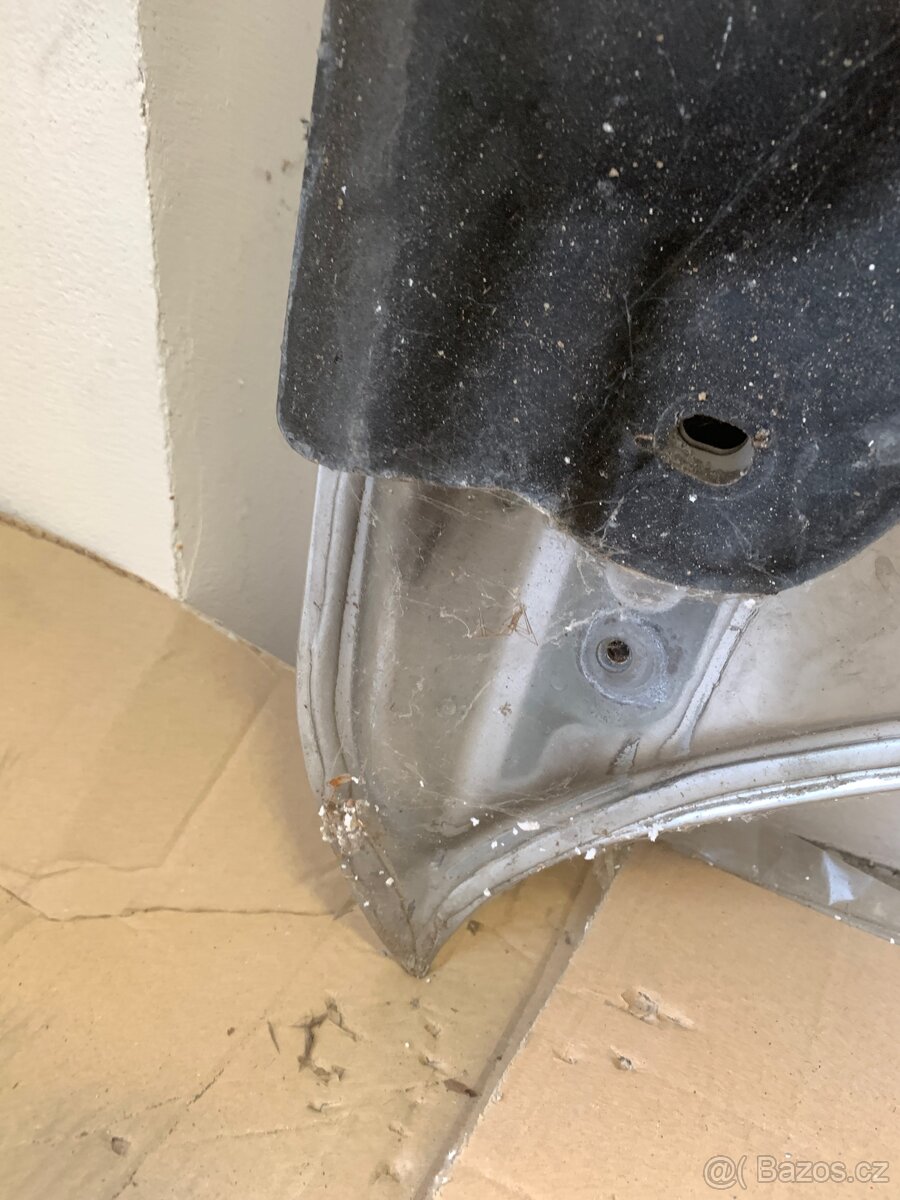 Ford Mondeo 3, kapota - 9