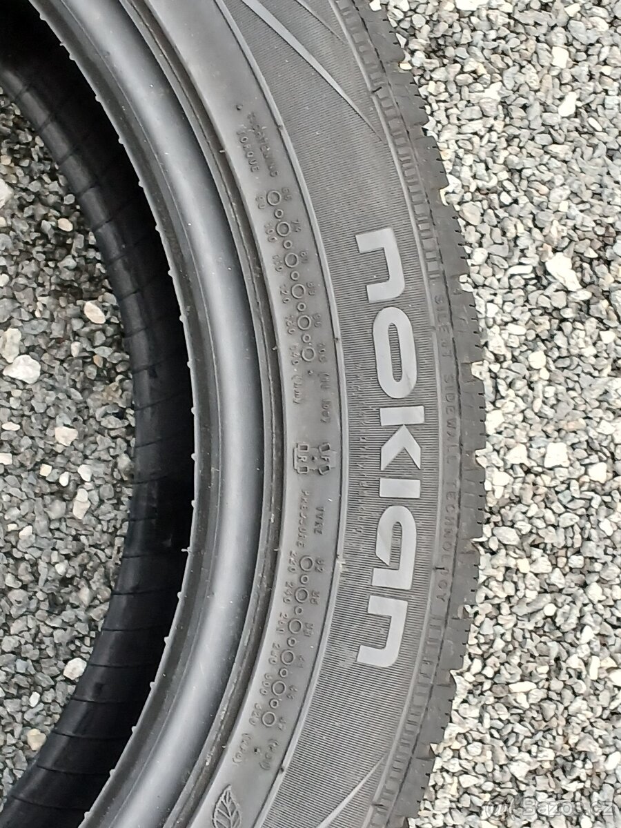 Zimní pneu Nokian 255/45/19 vzorek 6,5mm - 9