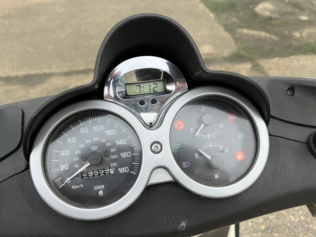 Piaggio Beverly 250 - 9