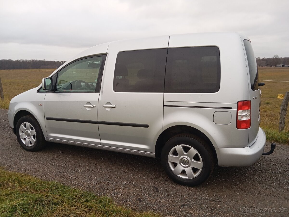 VW Caddy 1.9 Tdi 77kw Life Gewinner, 1.majitelka - 9