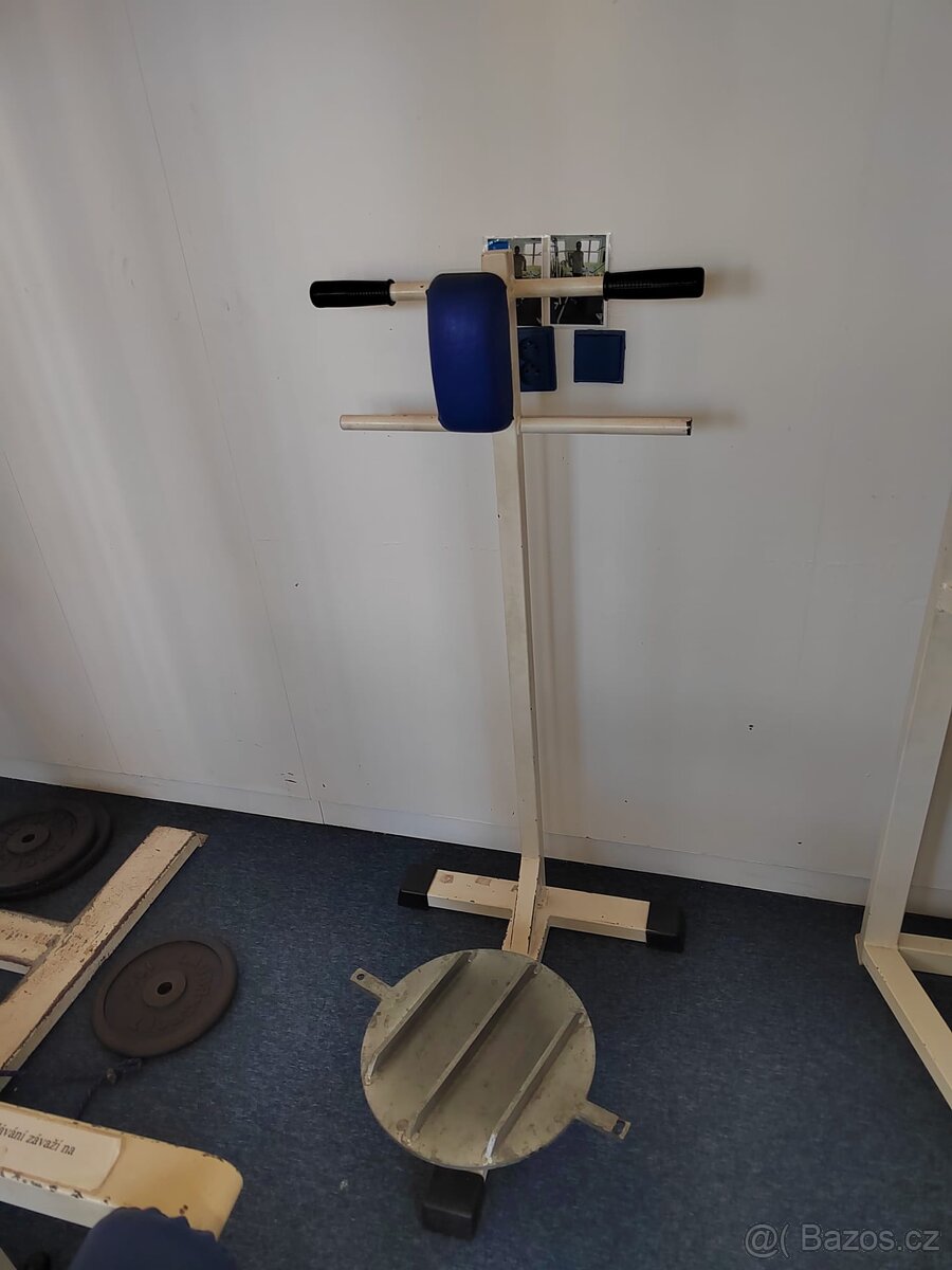 CELÁ POSILOVNA, STROJE, ČINKY - 9