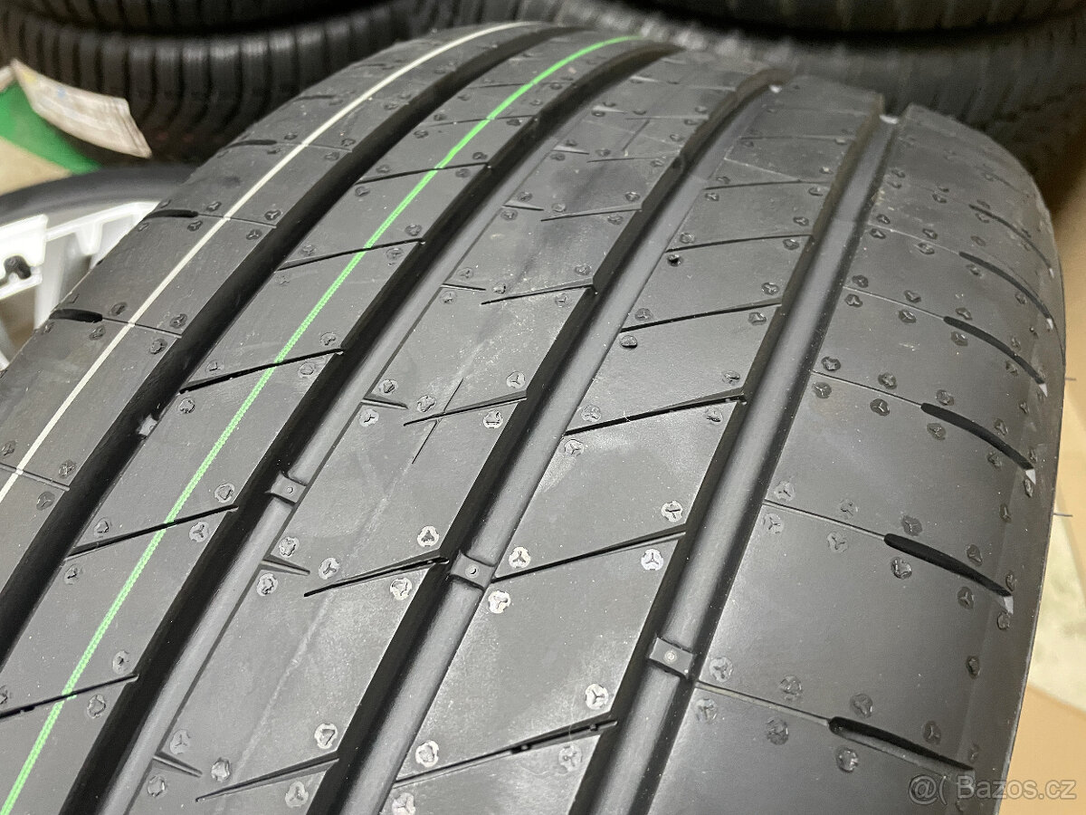 R.V 2025 NOVÁ ORIGINÁL LETNÍ SADA ŠKODA SUPERB 3,4 235/40/19 - 9