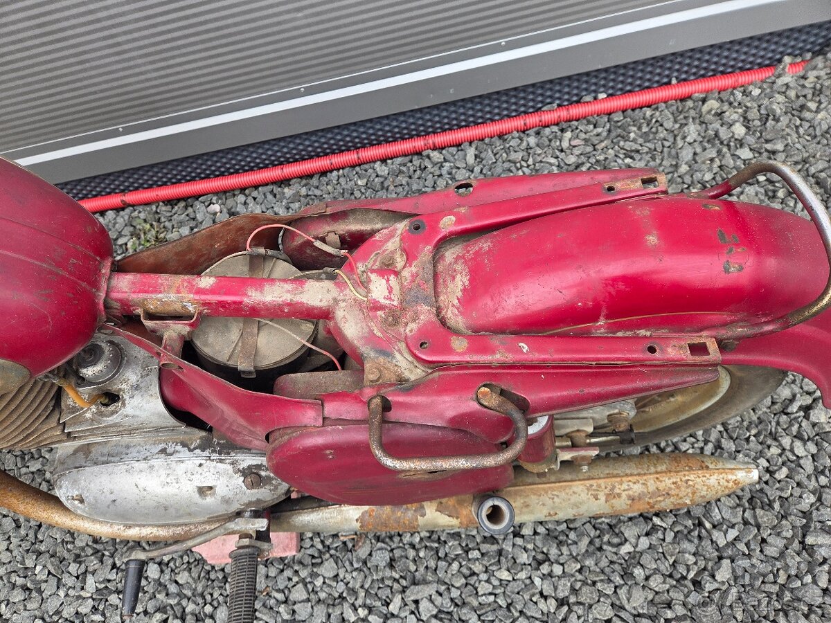 Jawa 250 panelka s doklady - 9