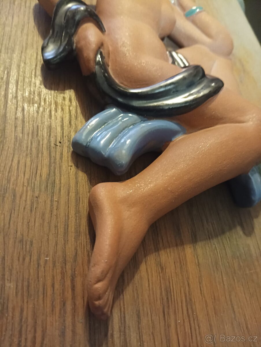 Akt ,glazovaná keramika - 9