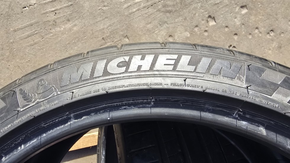 Letní pneu 275/35/19 Michelin - 9