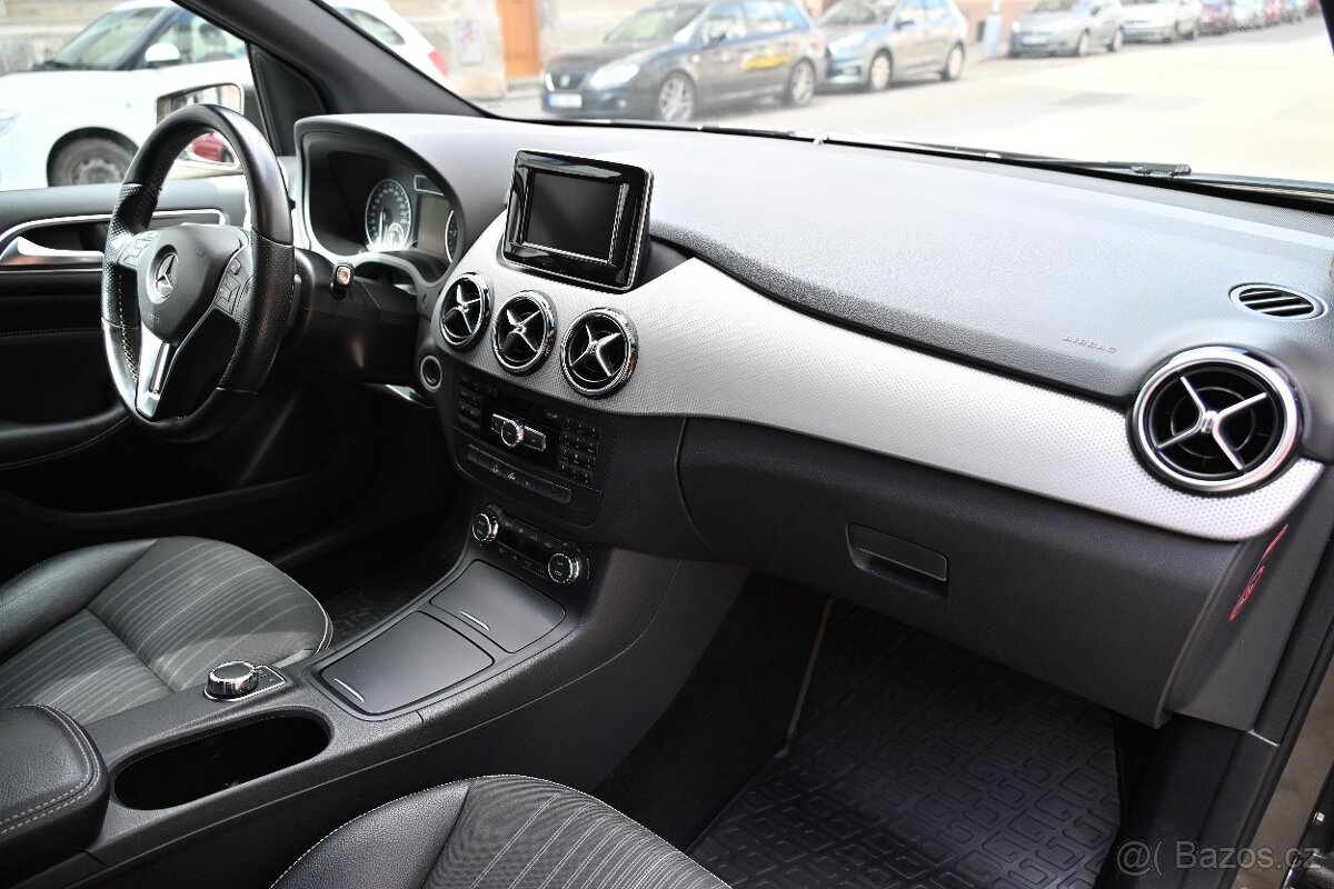 Mercedes-Benz B180 - 9