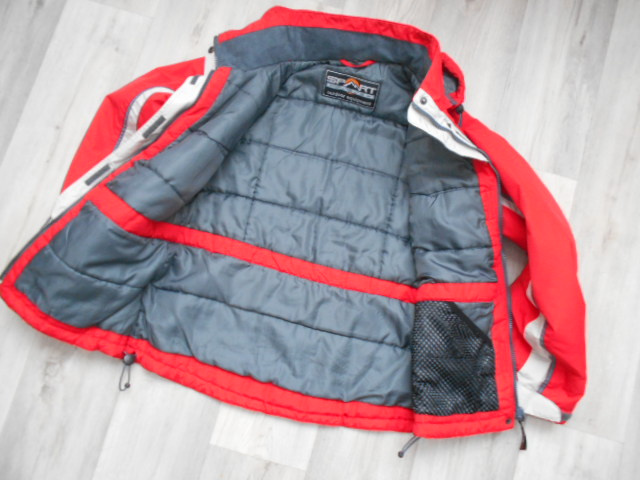 ZÍMNÍ BUNDA VEL. M - 9