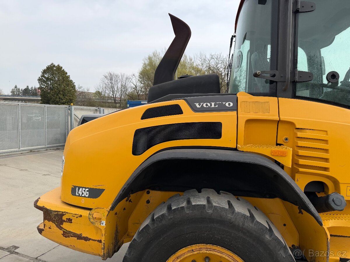 VOLVO L45G - 9