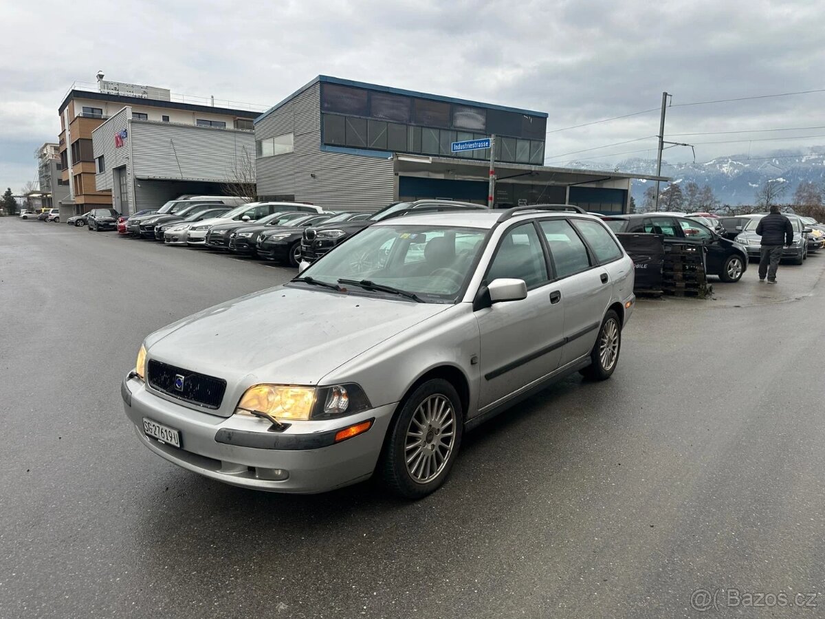 VOLVO V40 2.0T - 9