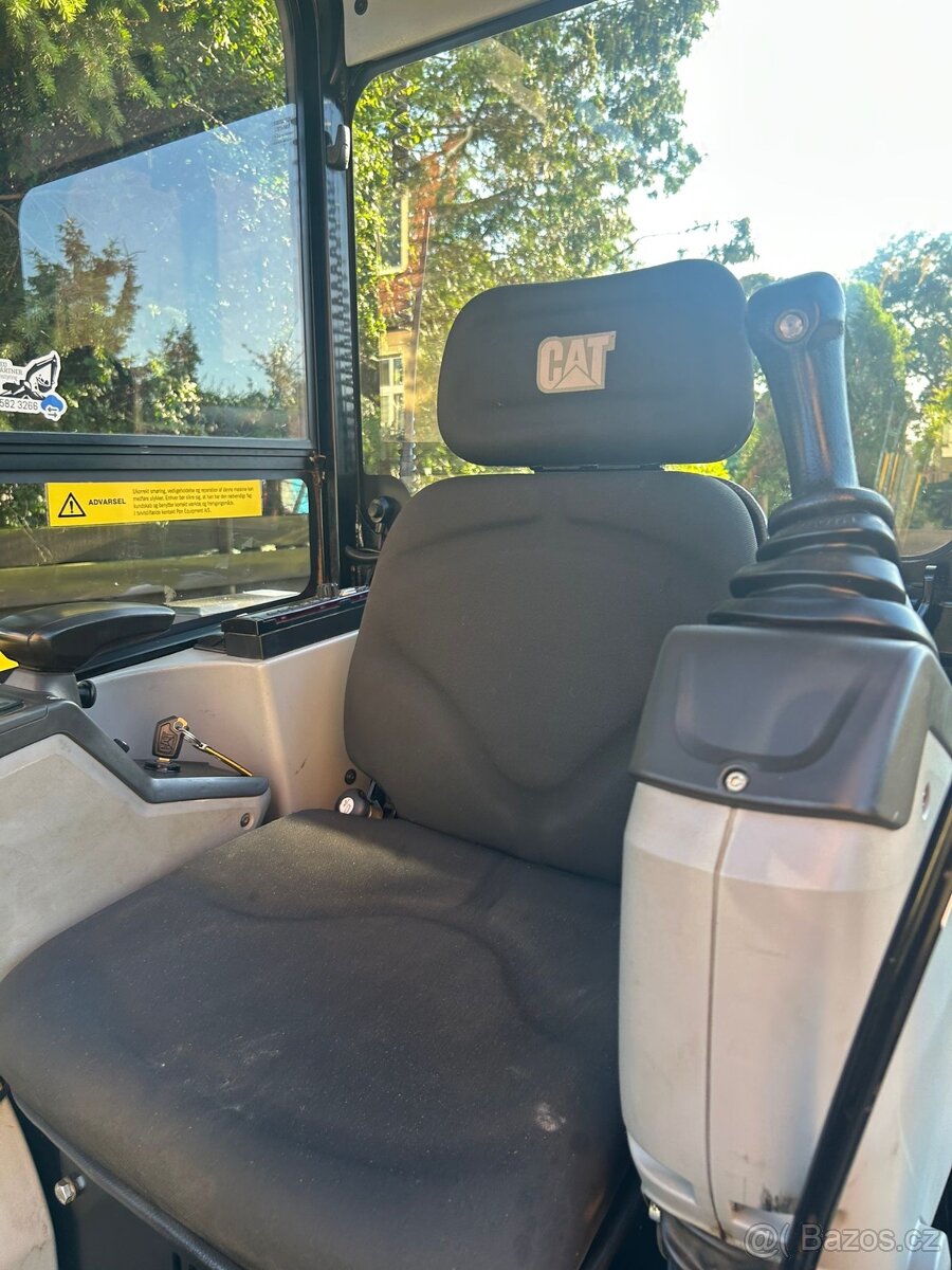 Cat 302.7D Minibagr 3T s naklápěcí hlavou - 9
