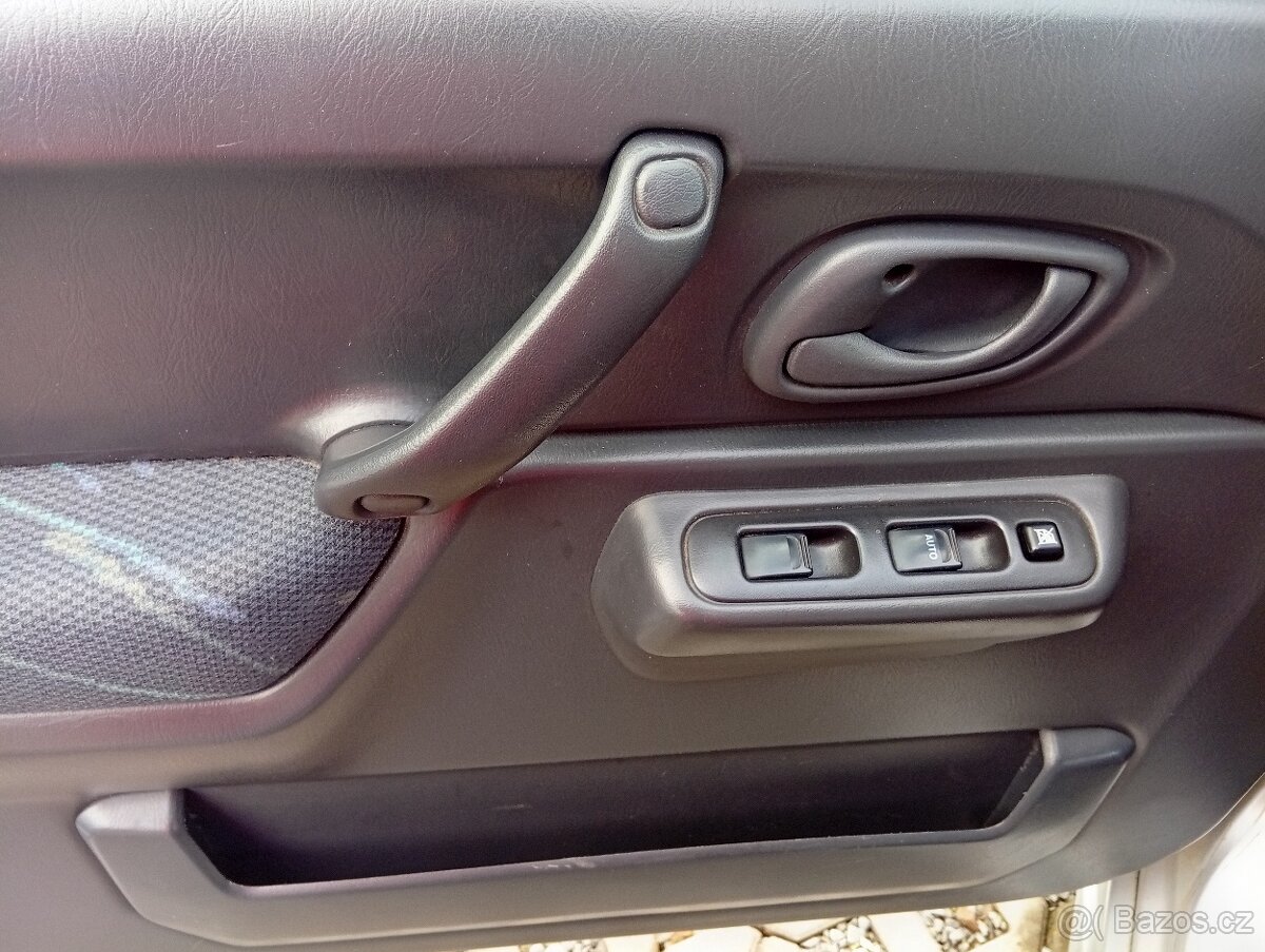 Suzuki Jimny 1.3 - 9