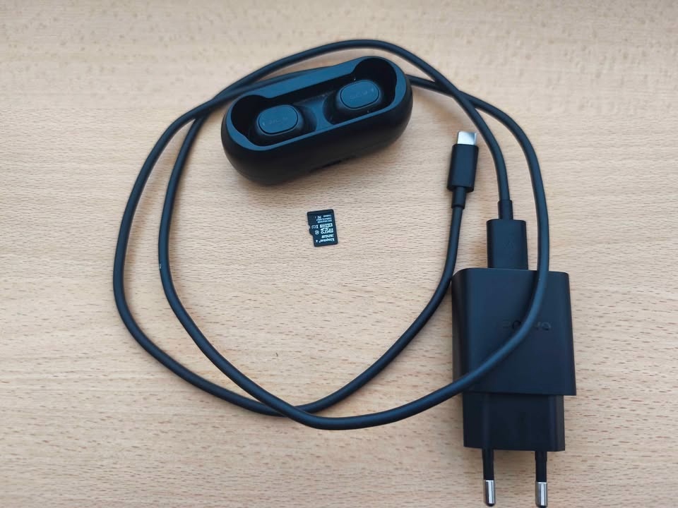 Tablet Lenovo M8 LTE 8" + obaly, sluchátka, paměťová karta. - 9