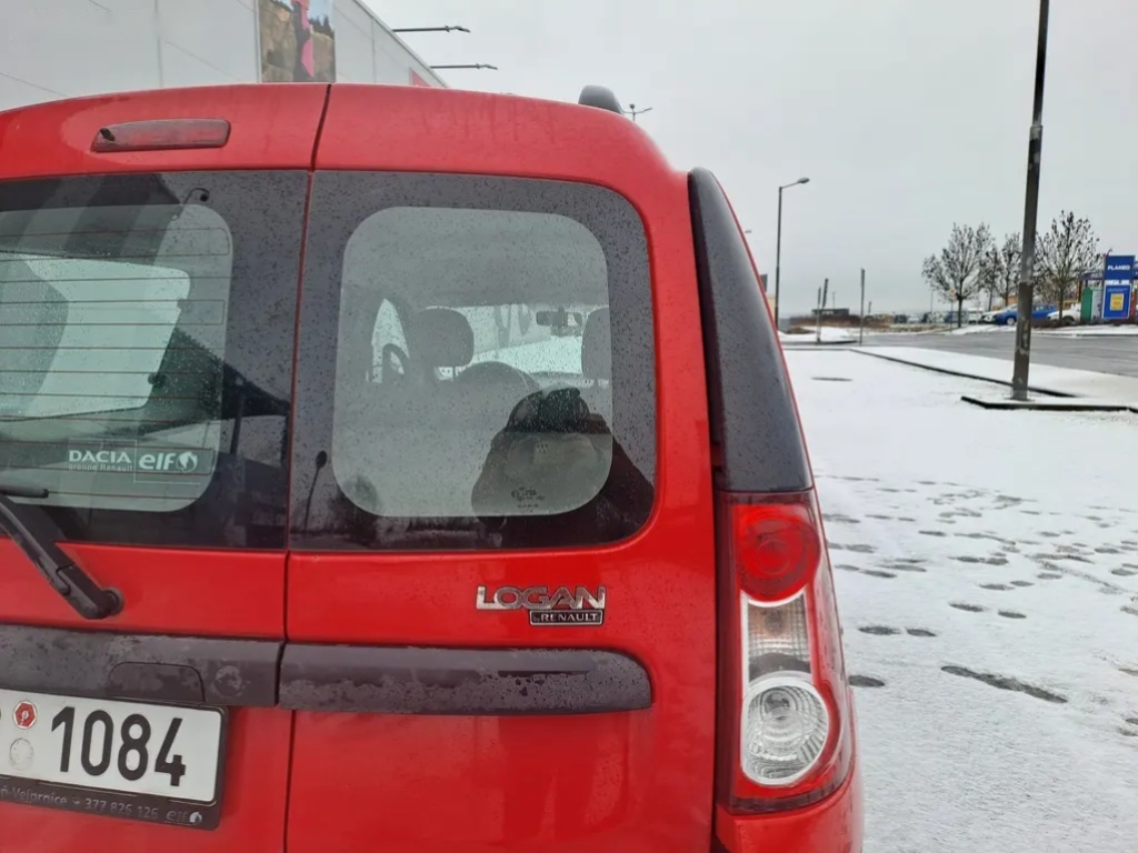 Dacia Logan, 1.6i 1.MAJ 7MÍSTNÉ SPOLEHLIVÉ - 9