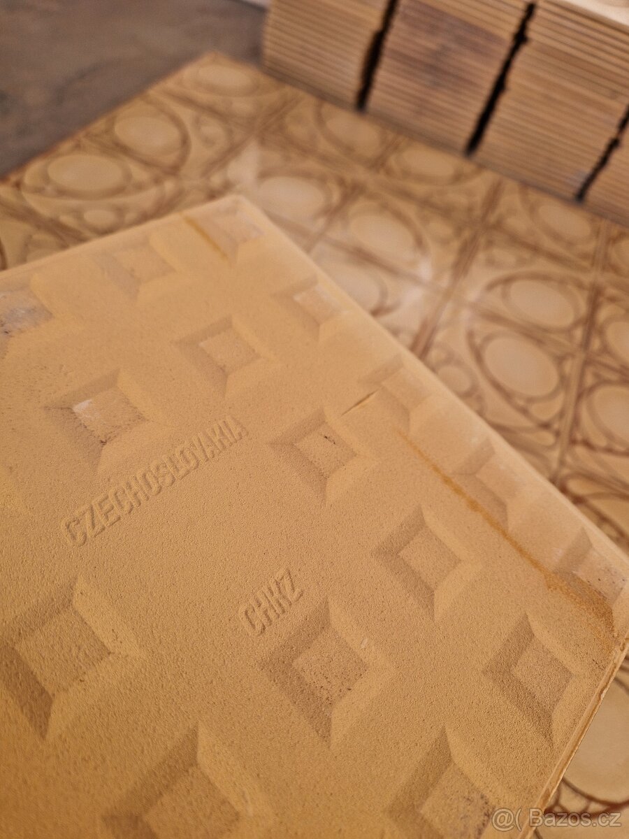 KERAMICKÁ RETRO DLAŽBA, KACHLIČKY (OBKLADAČKY), 20 x 20CM - 9