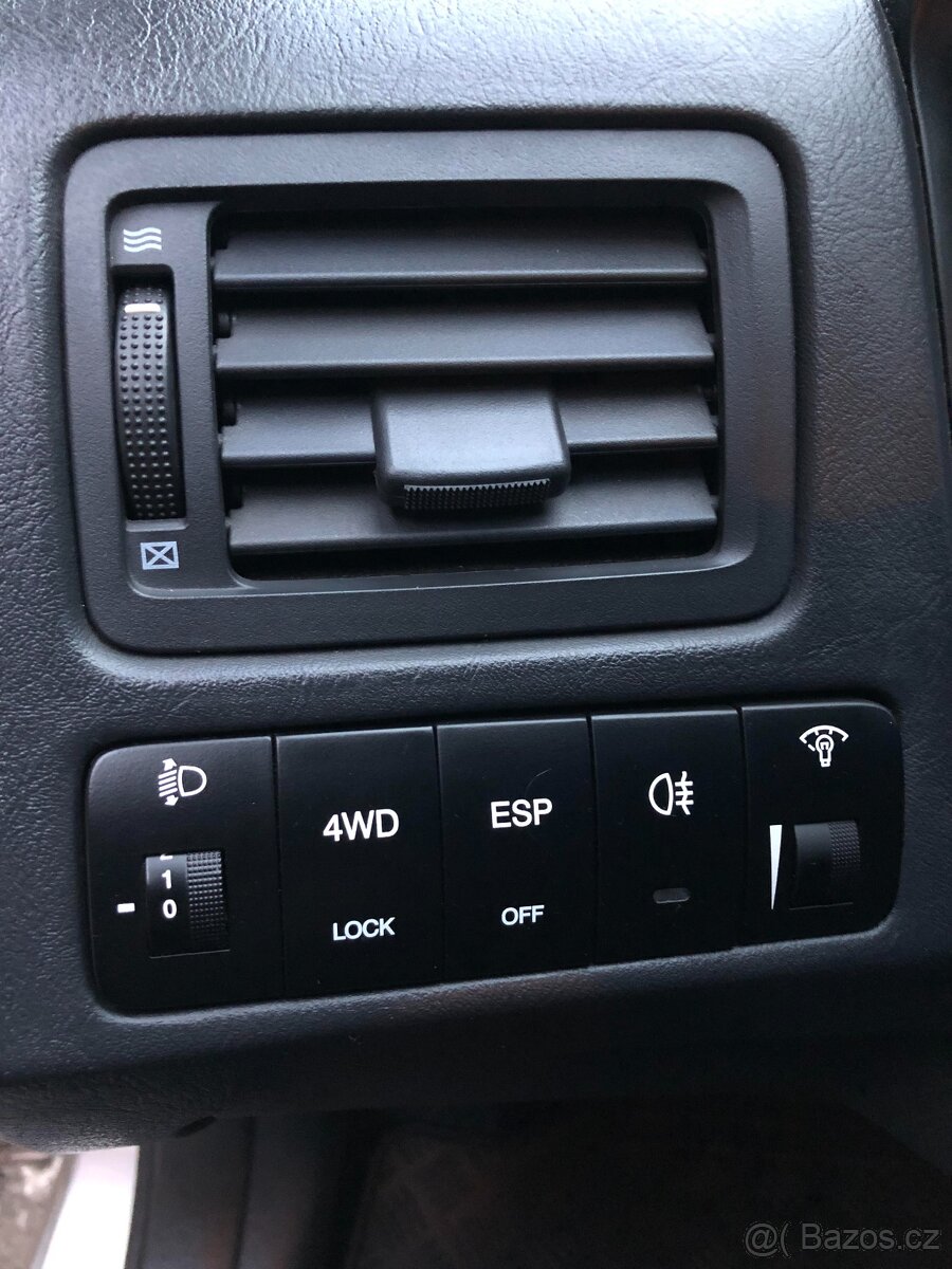 HYUNDAI TUCSON 2.0 CRDi, 103 kW, 4x4, TOP stav, GARÁŽOVÁNO - 9