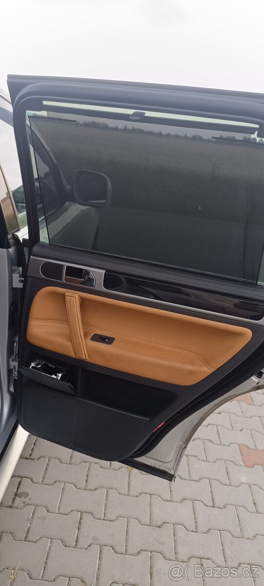 VW Touareg V10 5.0 TDI sleva - 9