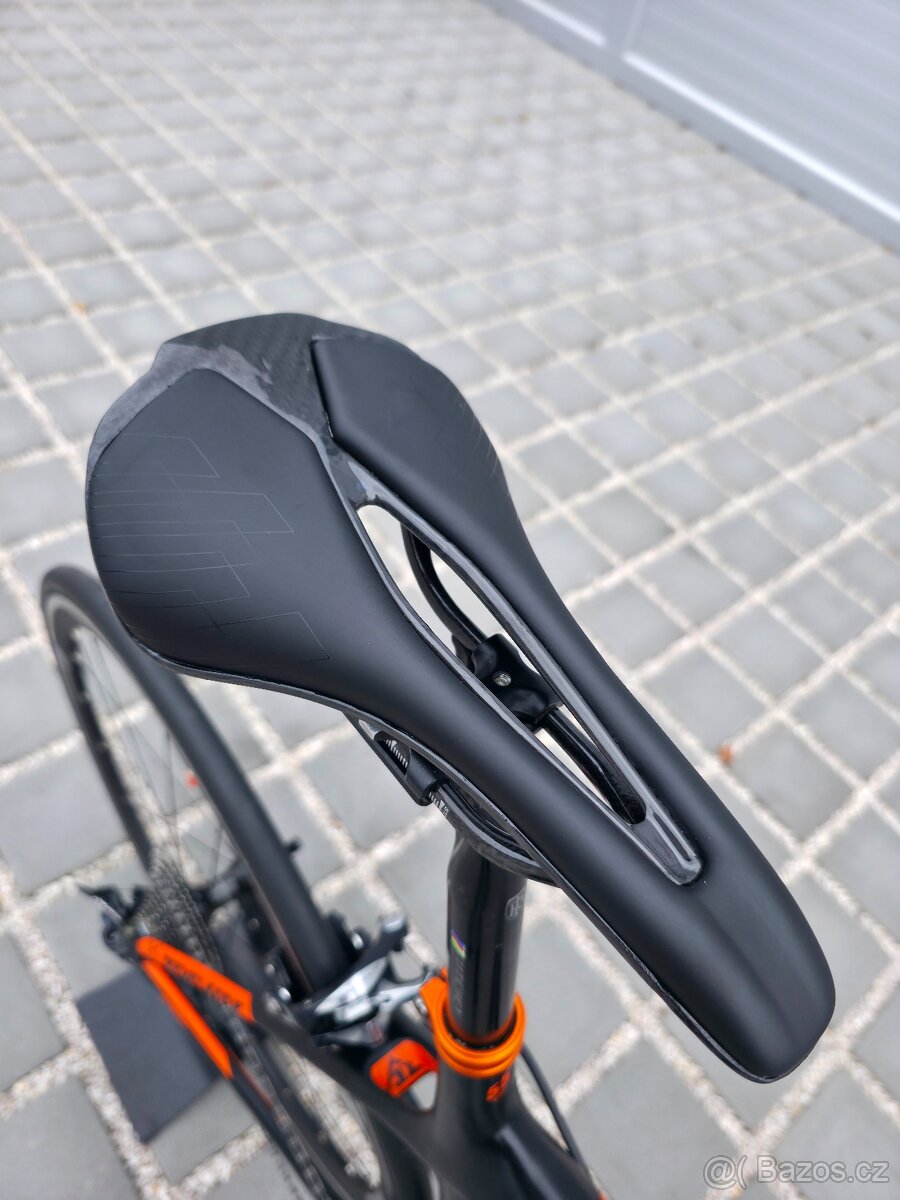 Silniční kolo KTM Revelator Carbon 2018 – velikost 55cm (M) - 9