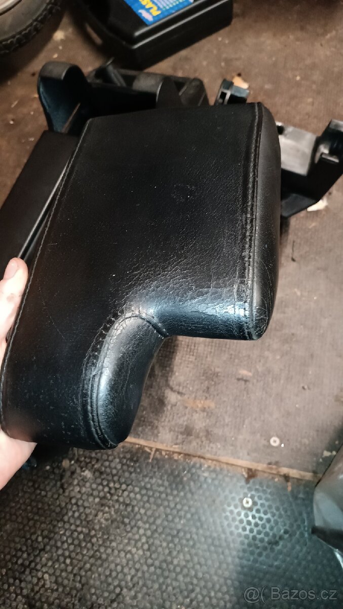 Středový tunel s loketní opěrkou z bmw e36 sedan - 9