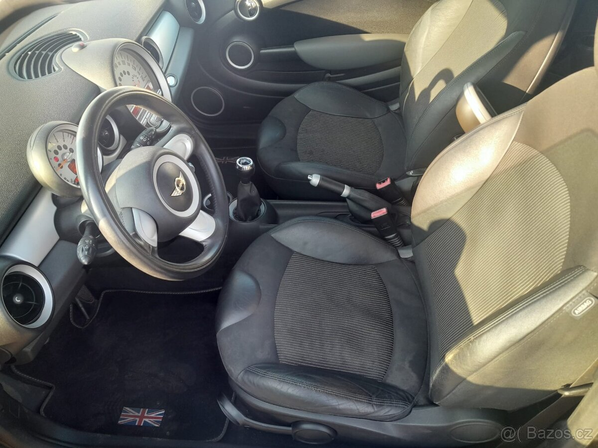 Mini Cooper Clubman 1.6i Panorama NOVÁ STK , KLIMA - 9