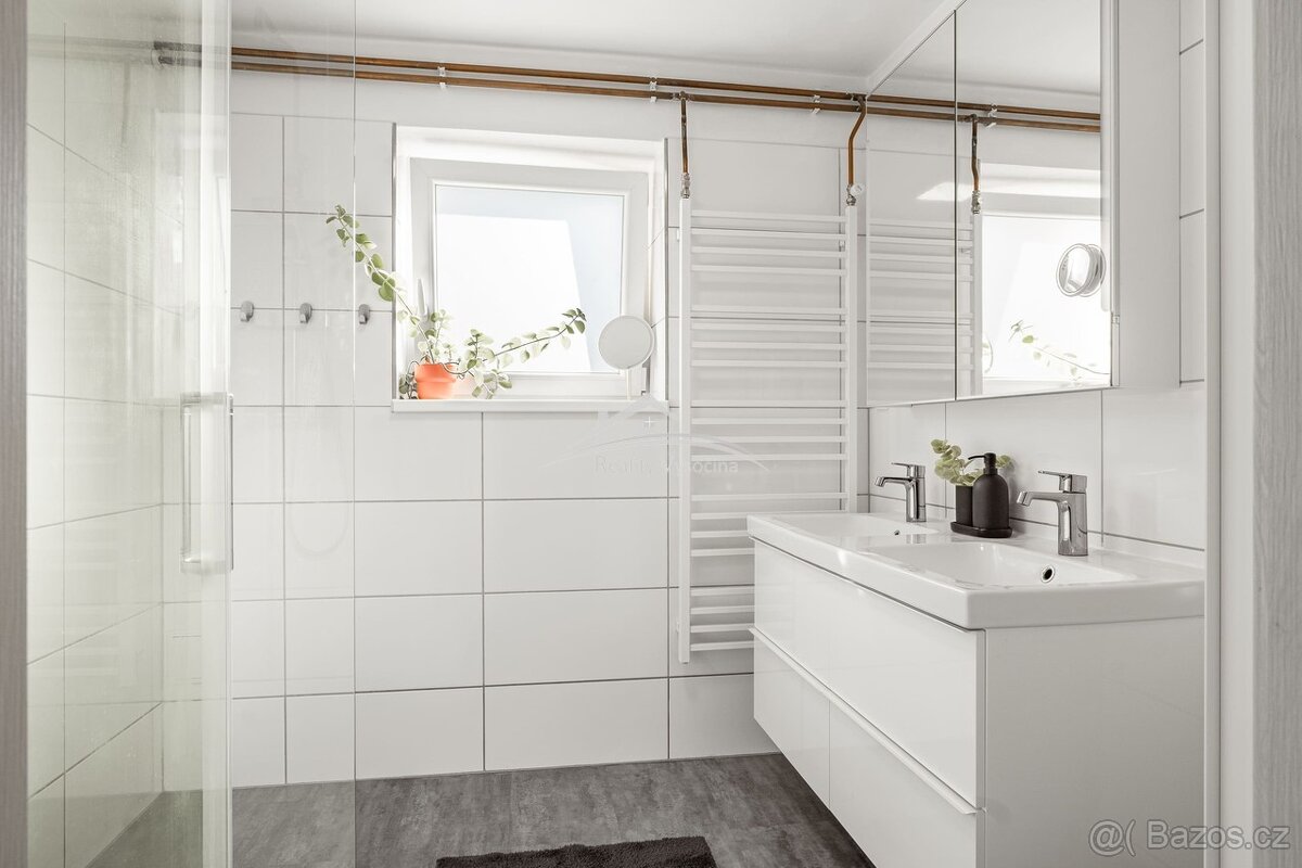 Prodej rodinného domu 6+kk s autodílnou – Šimanov, 9 km od J - 9