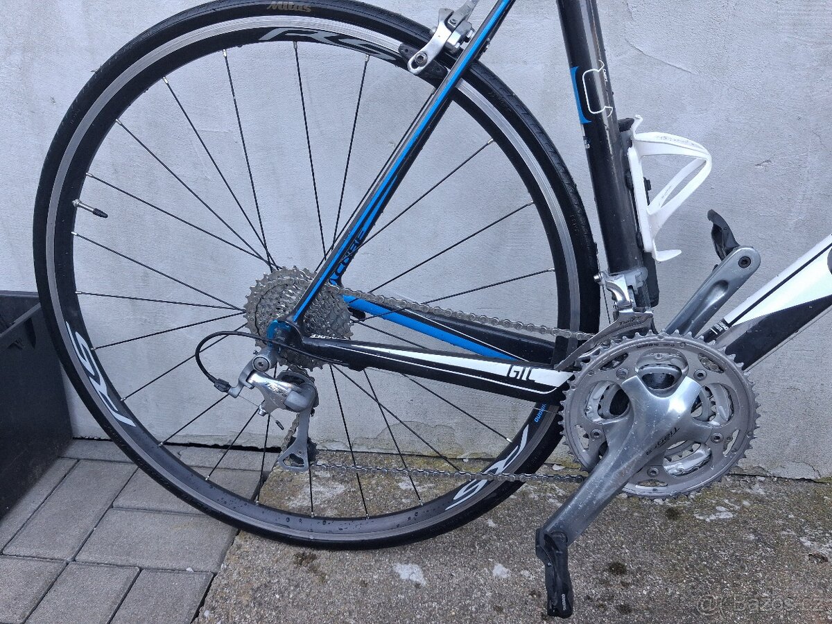 Karbonové silniční kolo CUBE - 9