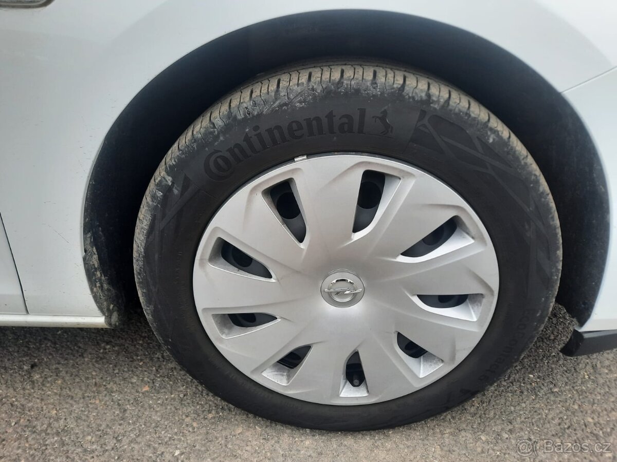 Astra benzín 81 kW Hatchback manuál - 9