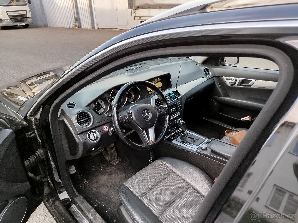 Mercedes C200 CDI Automat Elegant 2011 – 270 000 km - 9