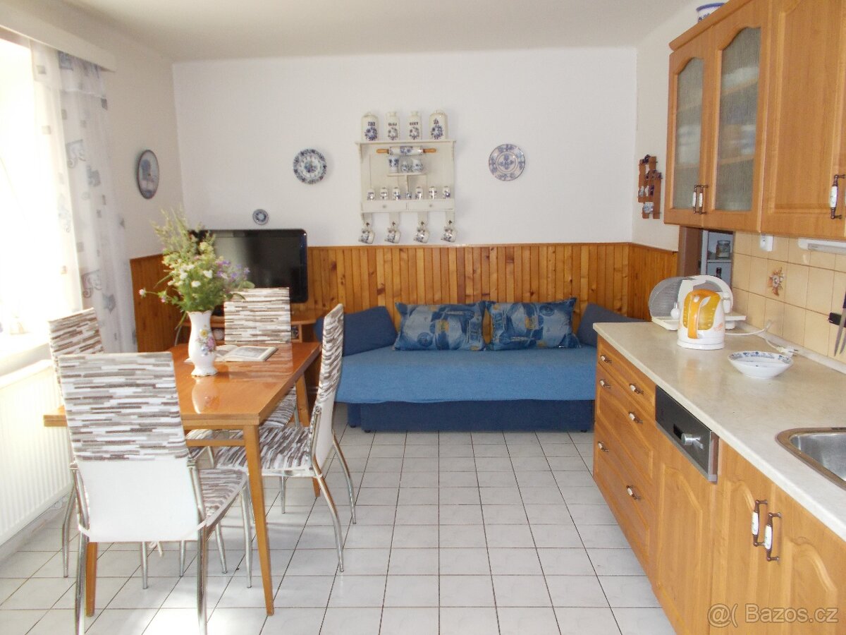 Prodej pěkného domu na klidném místě - 9