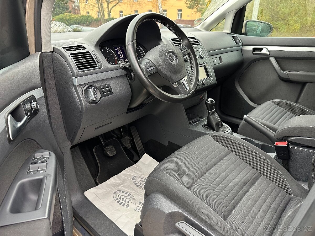Volkswagen touran 1.2tsi benzín edice CUP model 2015 - 9
