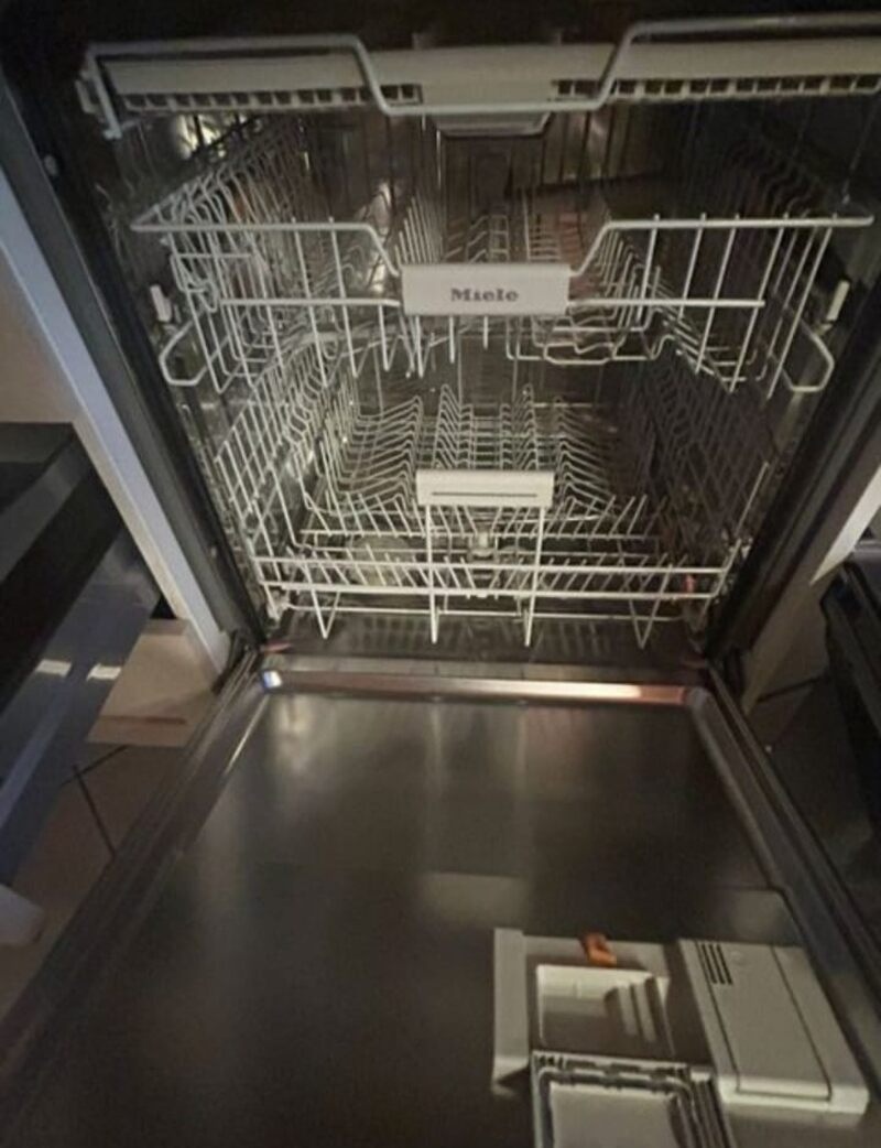 Prostorná venkovská kuchyně s vestavěnými spotřebiči,5594 - 9