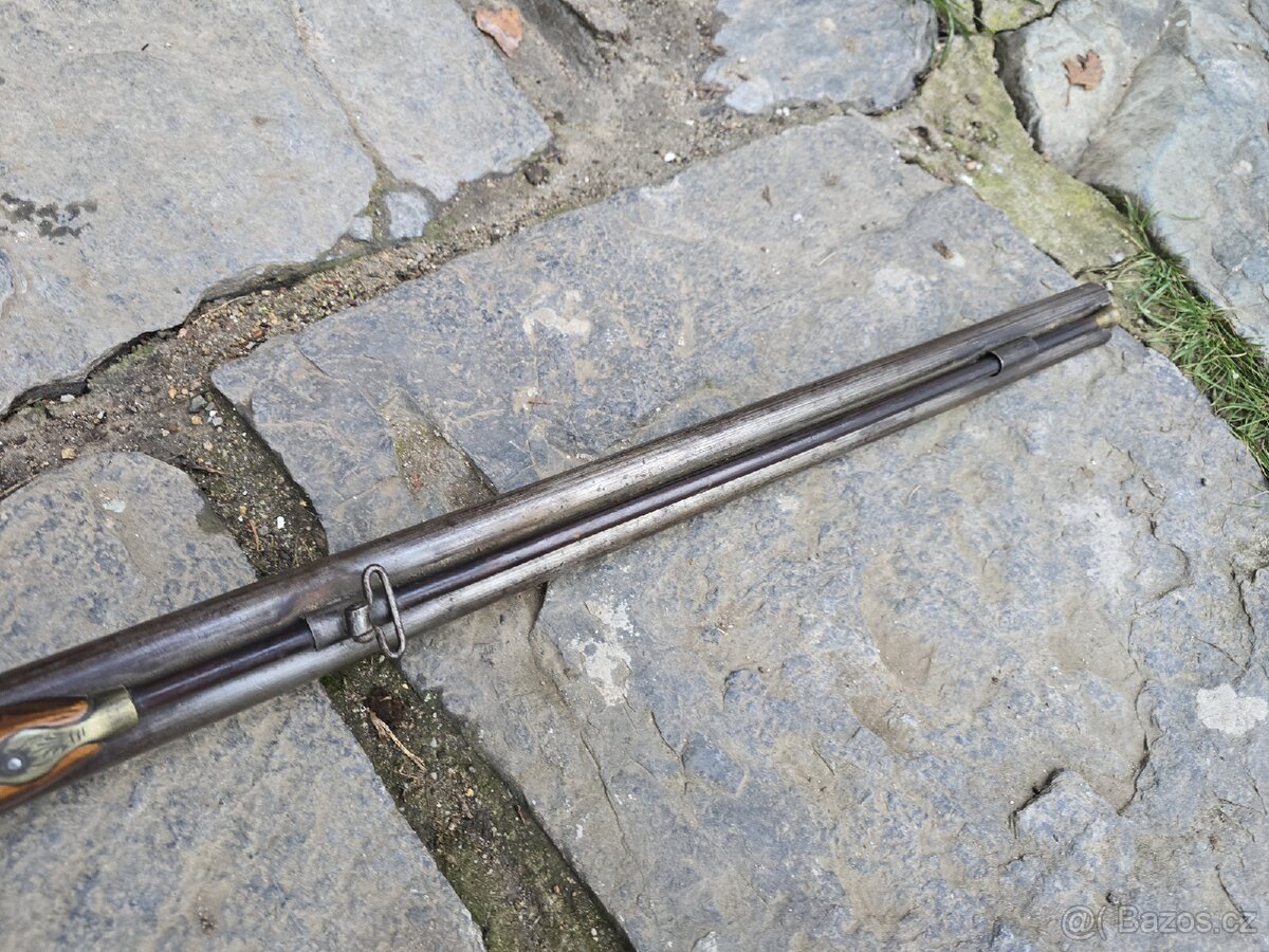 KRÁSNÁ HISTORICKÁ ZDOBENÁ BROKOVNICE - 9