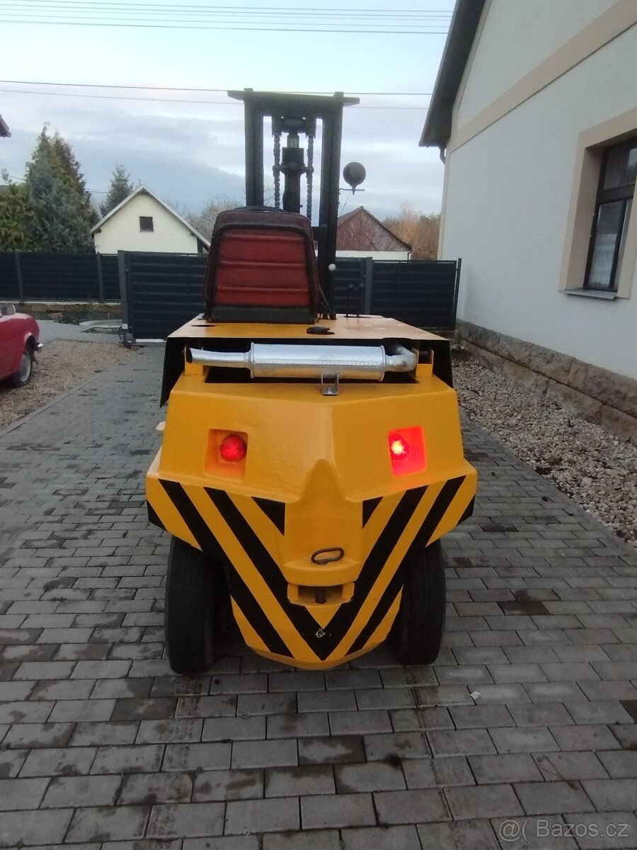 Prodám Vzv destu nosnost 2.5t - 9