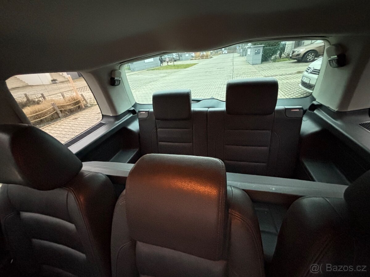 VW Touran 2010, 2.0 TDI, 103kw, 7mist. Cele v Kuzi - 9