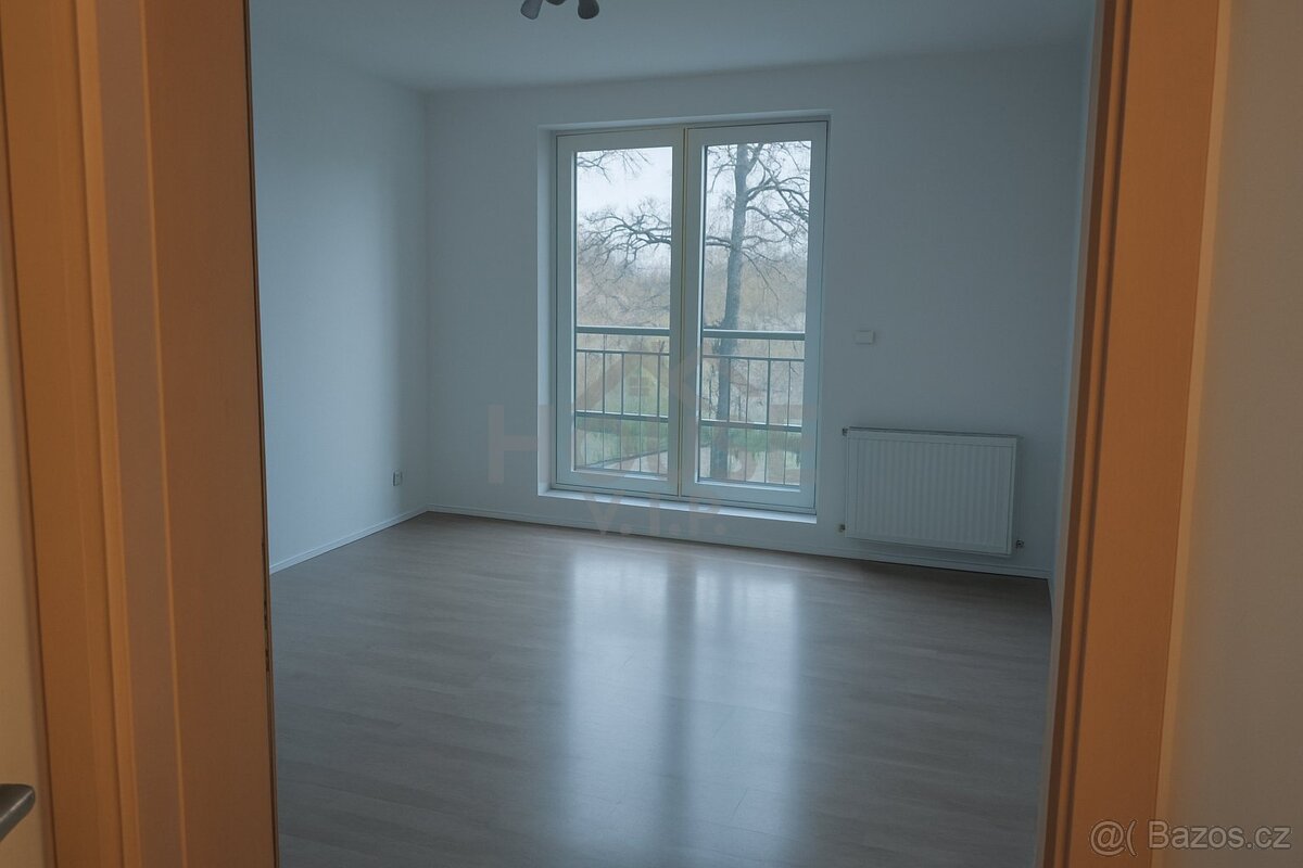 Prodej bytu 3+kk, 83,2 m² + lodžie a balkon, s garářovým stá - 9