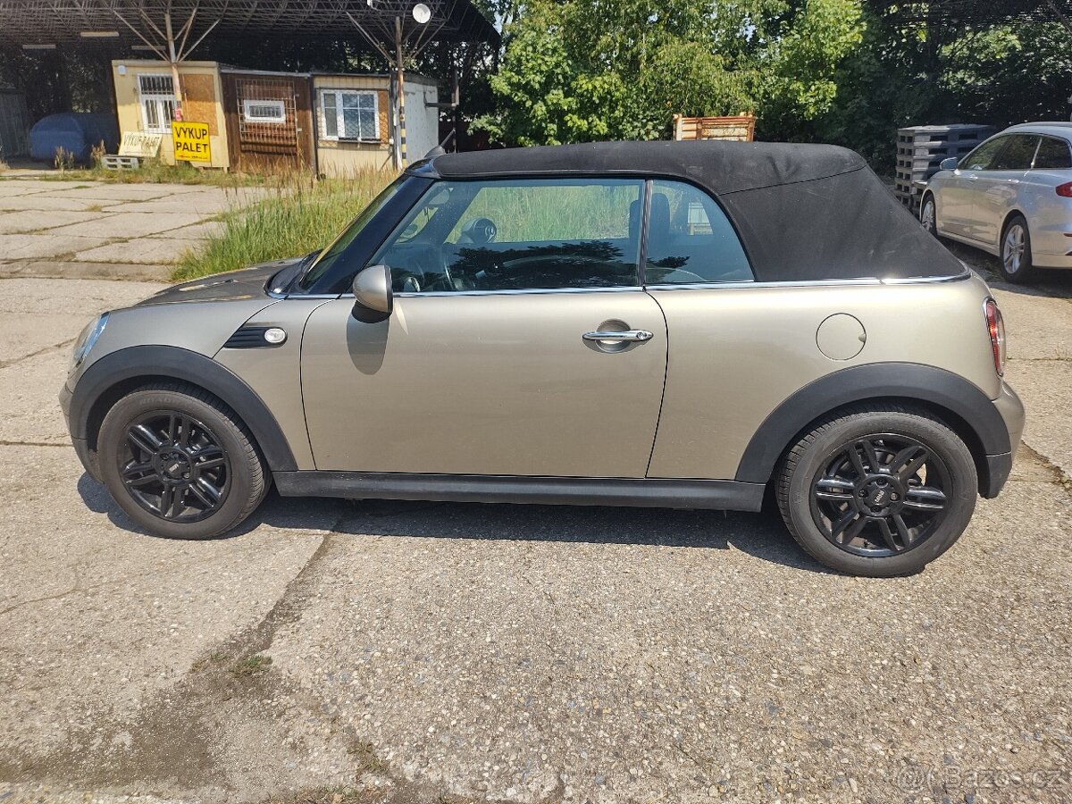 Mini Cooper Cabrio 1.6i 72 kW, najeto 84t km - 9
