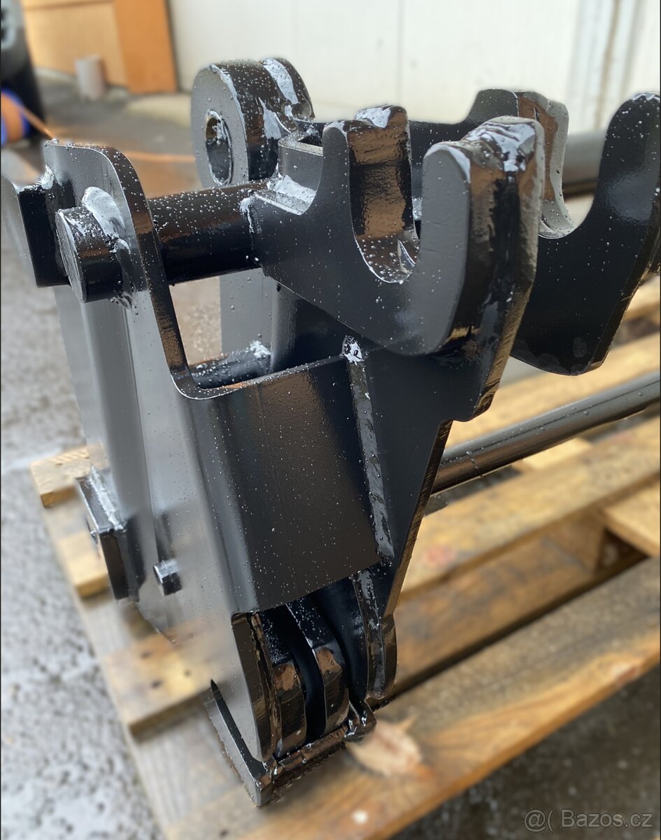 Rychloupínač, paletové vidle CAT, caterpillar 428, 432, 444 - 9