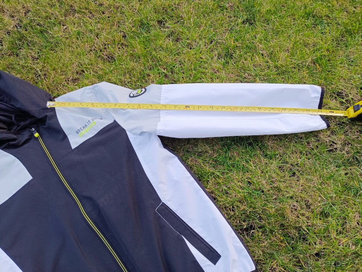 Chlapecká bunda C&A vel. 140 - 9