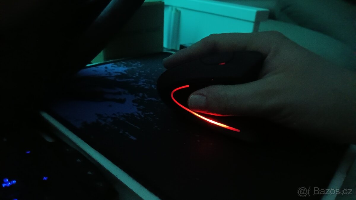 Bezdrátová ergonomická myš - 9