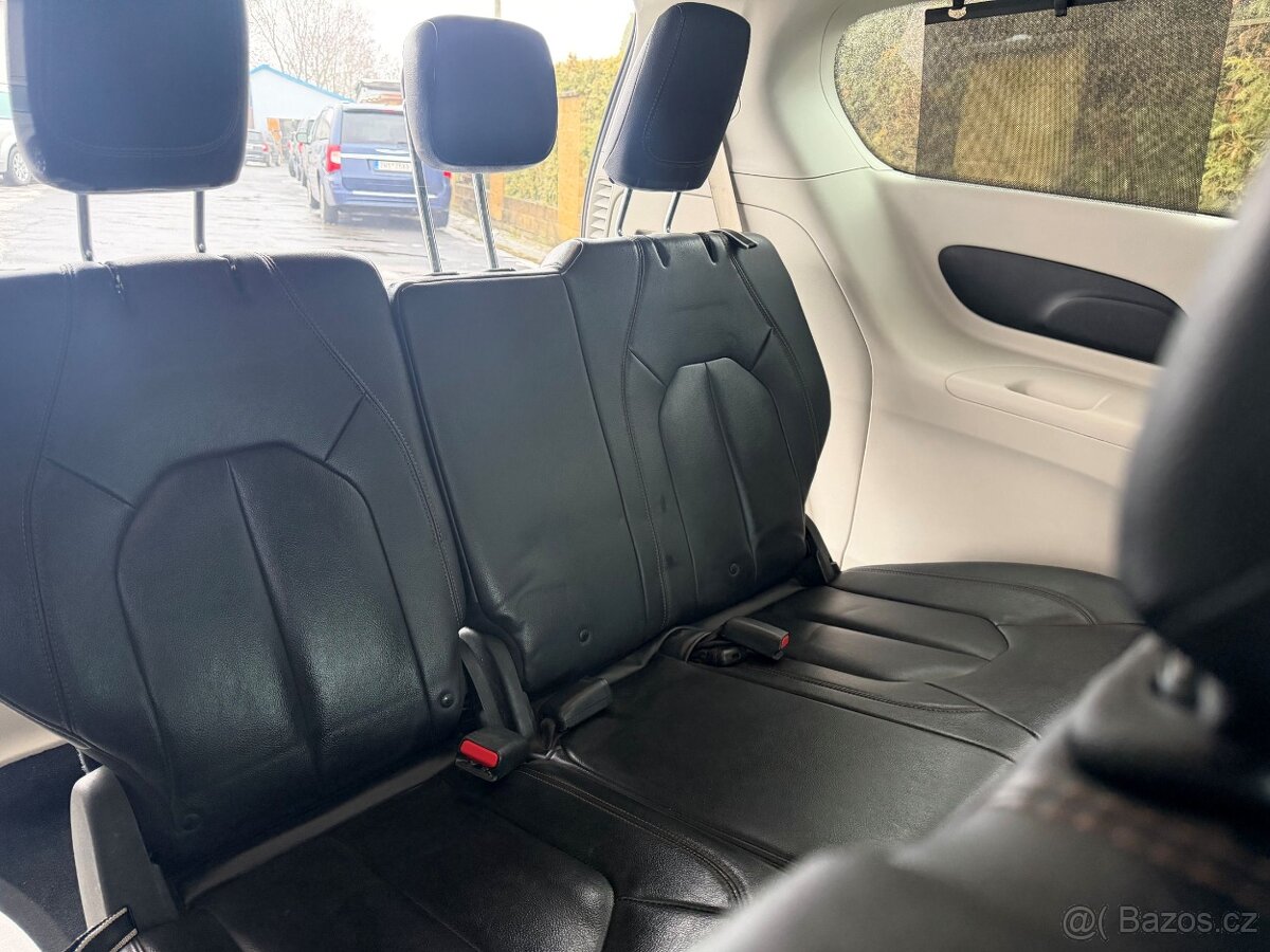 Chrysler Pacifica 3,6 Pentastar Touring 8 míst 2017 DPH - 9
