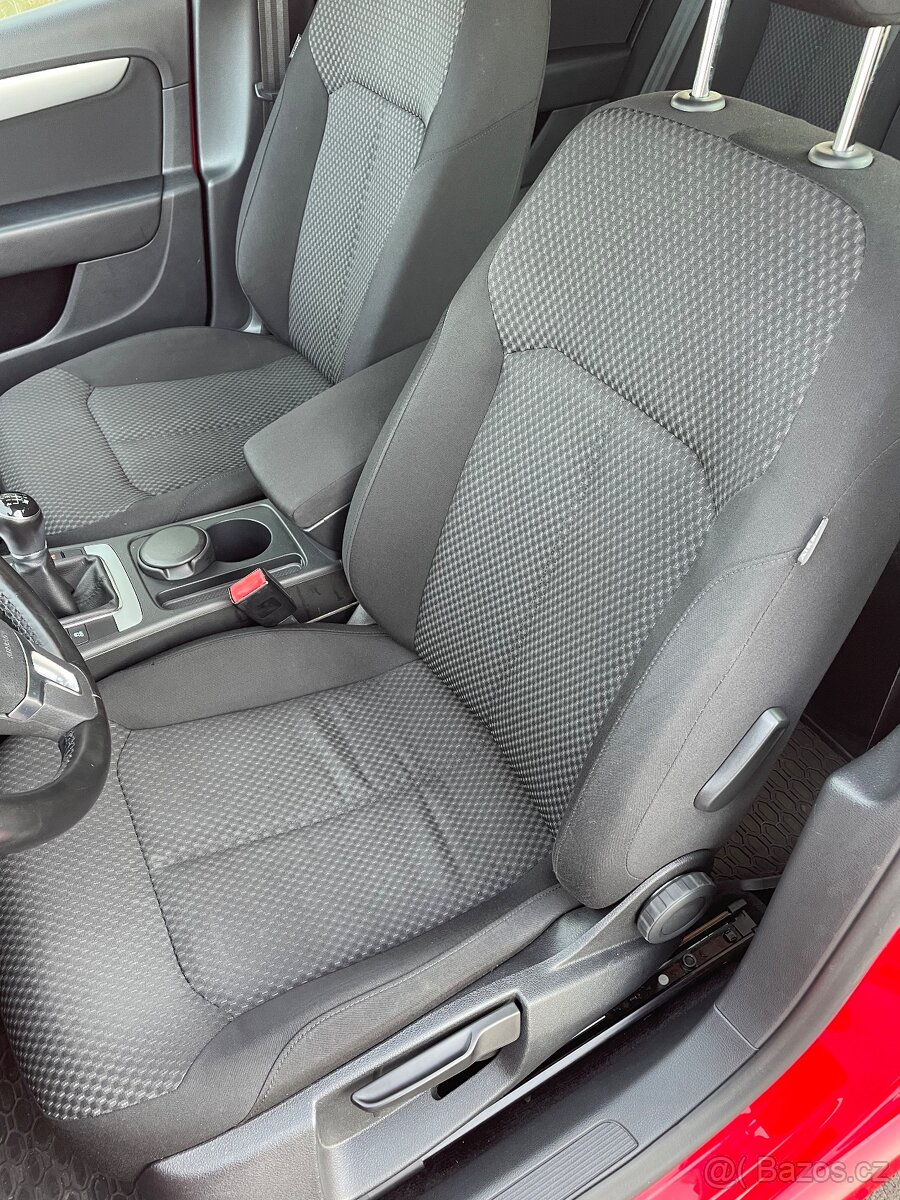 VW Passat B7, 1,6 TDI, tažné, digi klima, servisní kniha - 9