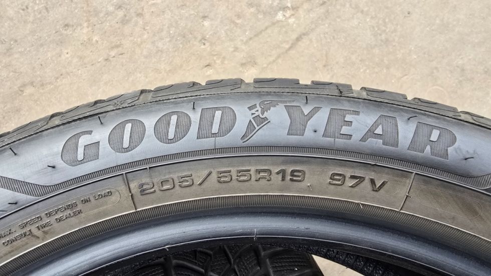 Zimní pneu 205/55/19 Good Year - 9