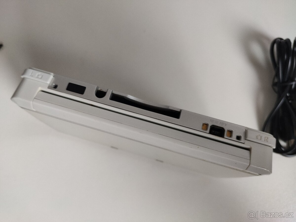 Nintendo 3DS Ice White + homebrew hack a 64GB karta - 9