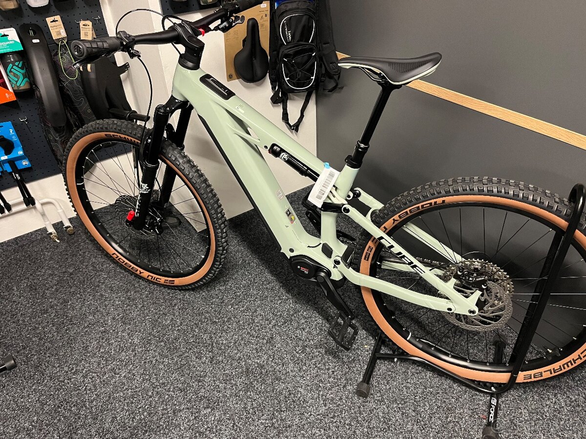 CUBE Stereo Hybrid ONE44 HPC RACE 800 vel.M a L 2026 NOVÉ - 9