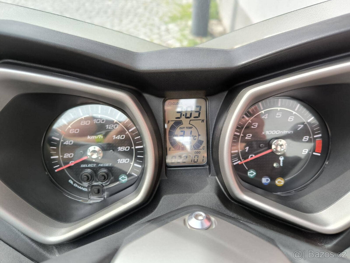 Yamaha X-Max 400 - 9