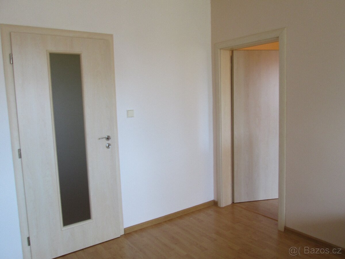 2+1 s lodžií v Uh. Brodě, bez RK - bez provize - 9