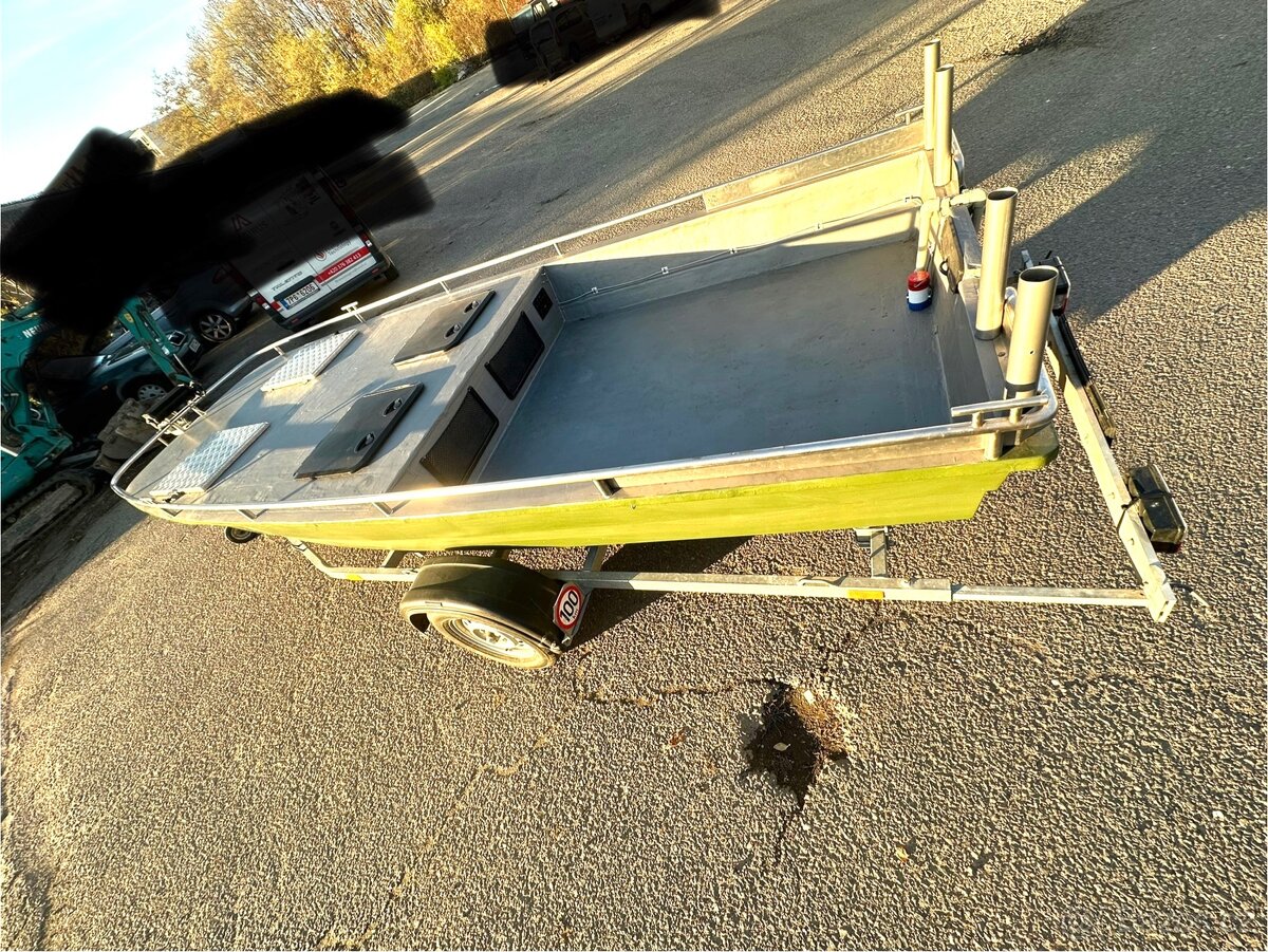 Rybářská laminátová loď - 9