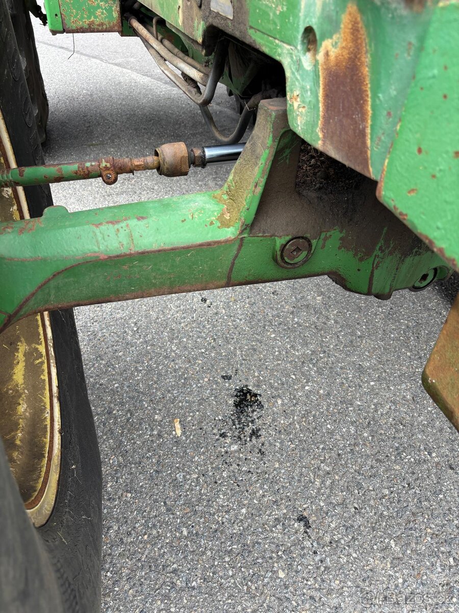 Kolový traktor John Deere 2850, nutné opravy - 9