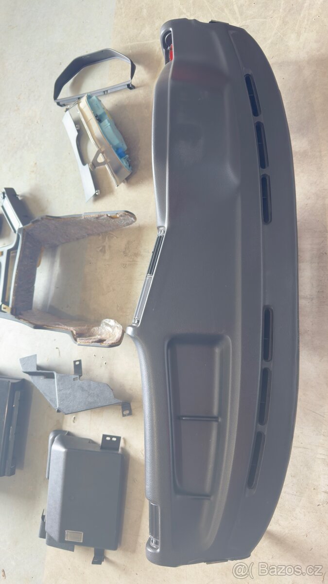 Palubní deska e30 + tunel - 9