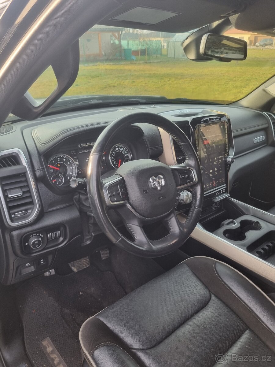 Dodge RAM 1500 Laramie V8 5,7 HEMI eTorque 4x2 - 9